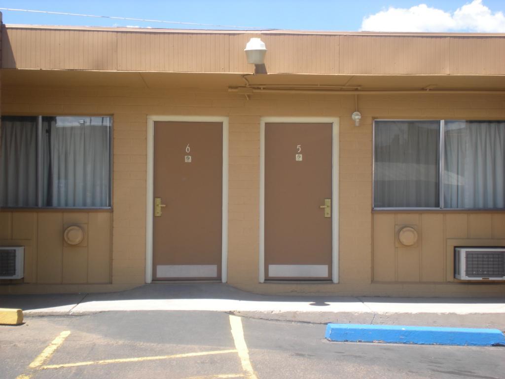 Snow Peak Inn Flagstaff Exterior photo